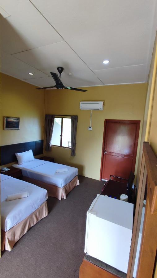 Mersing Merlin Inn Esterno foto