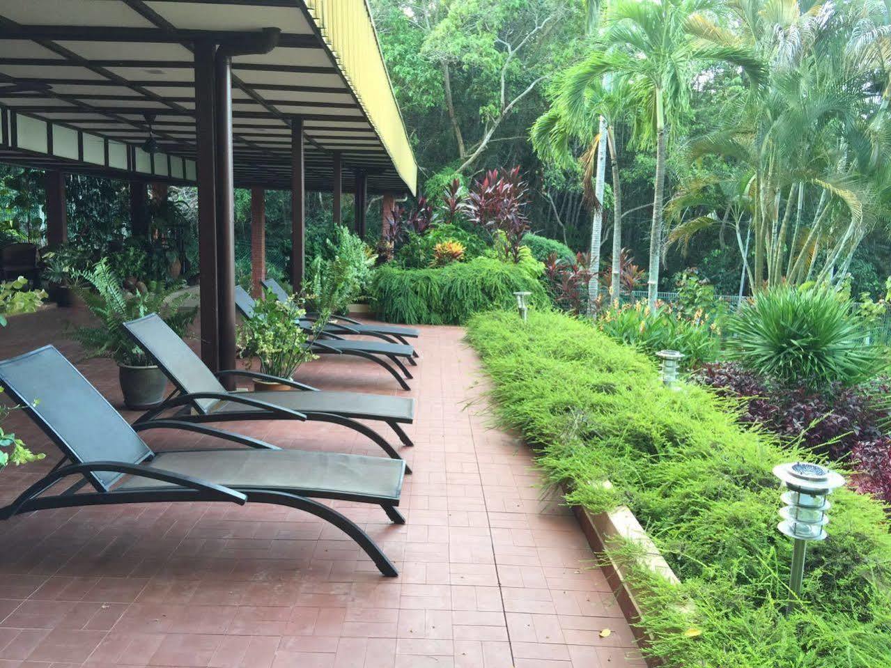 Mersing Merlin Inn Esterno foto