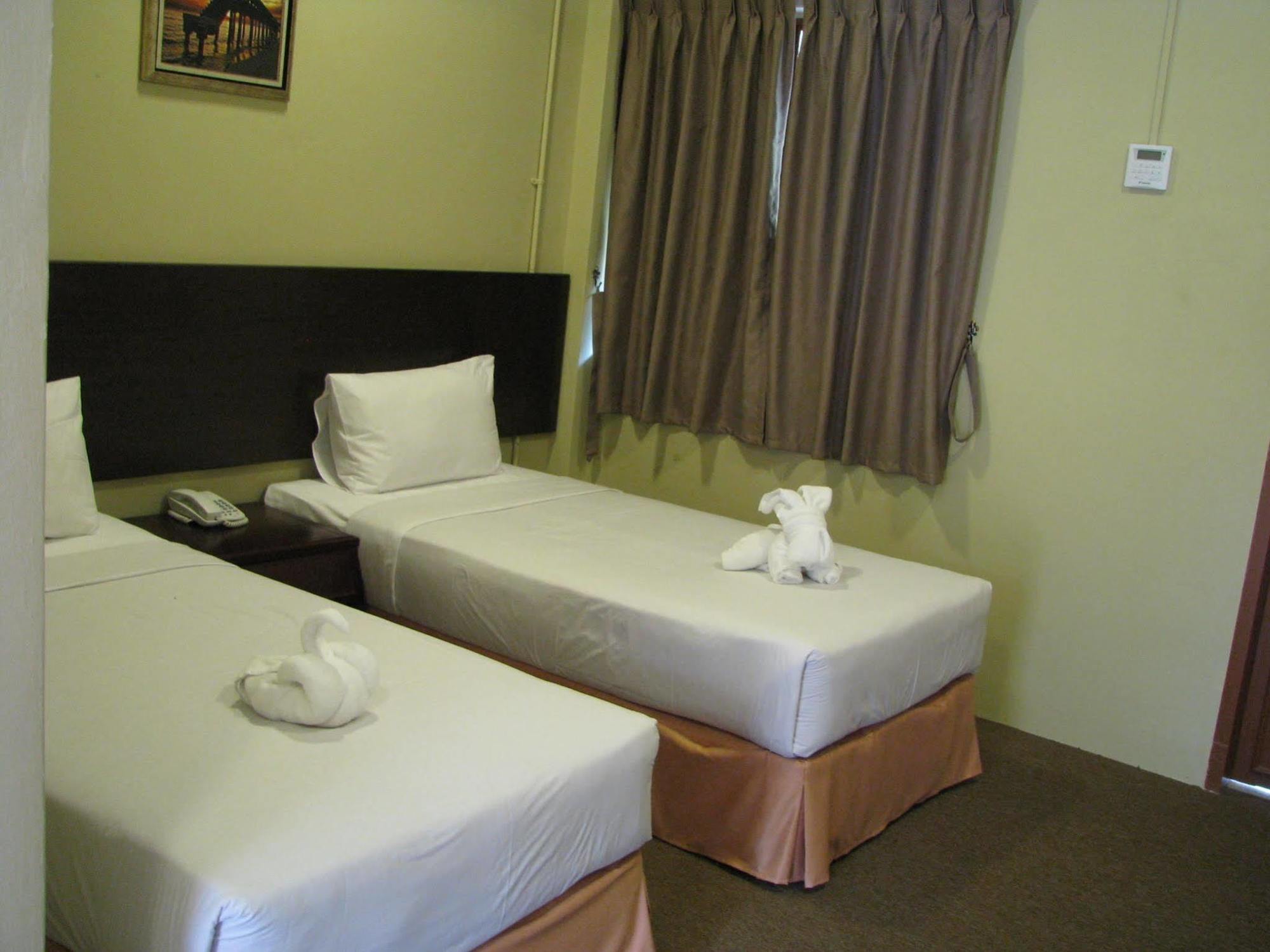 Mersing Merlin Inn Esterno foto
