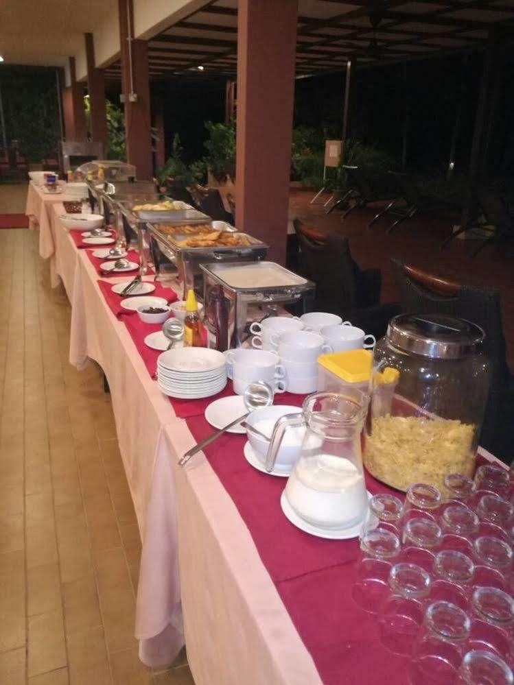 Mersing Merlin Inn Esterno foto