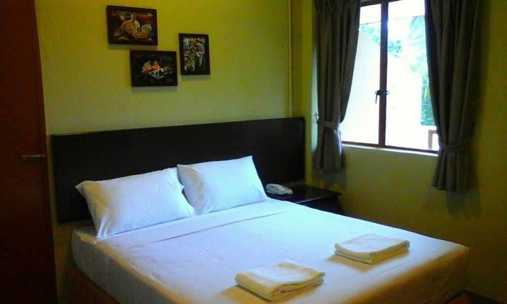 Mersing Merlin Inn Esterno foto