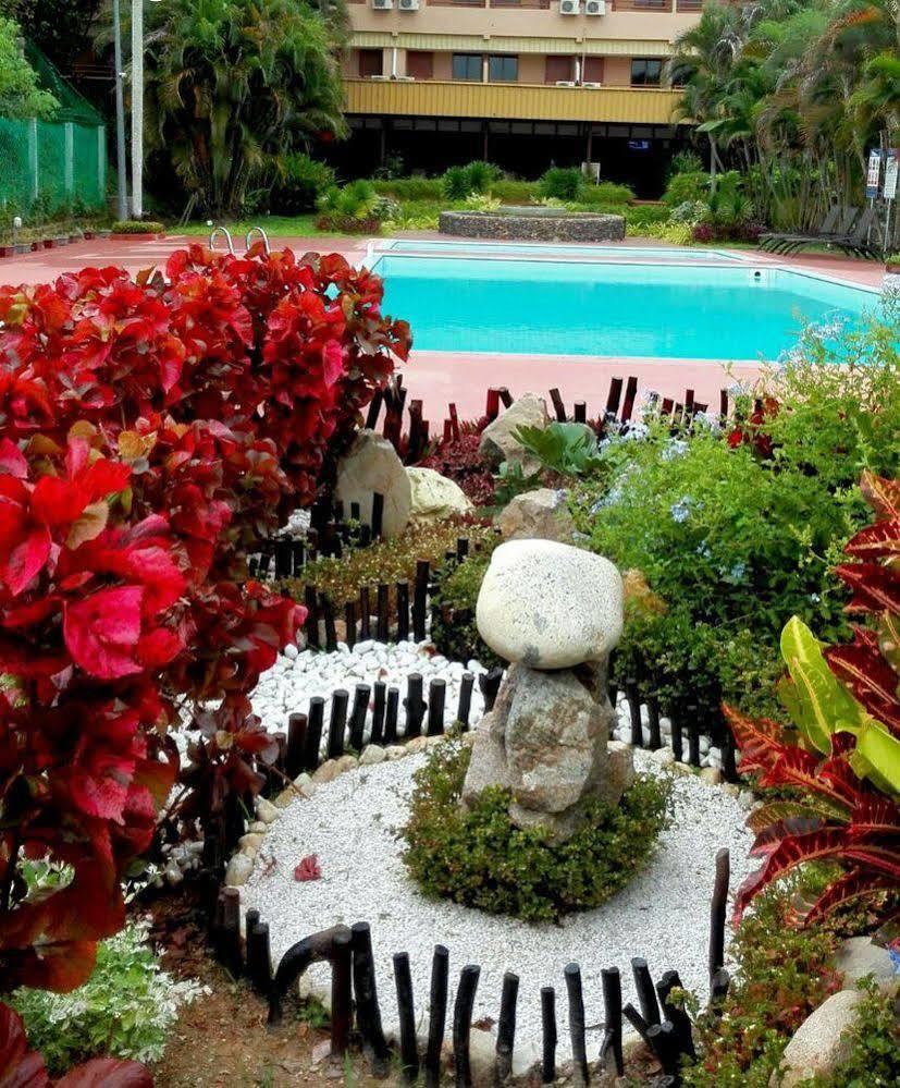 Mersing Merlin Inn Esterno foto