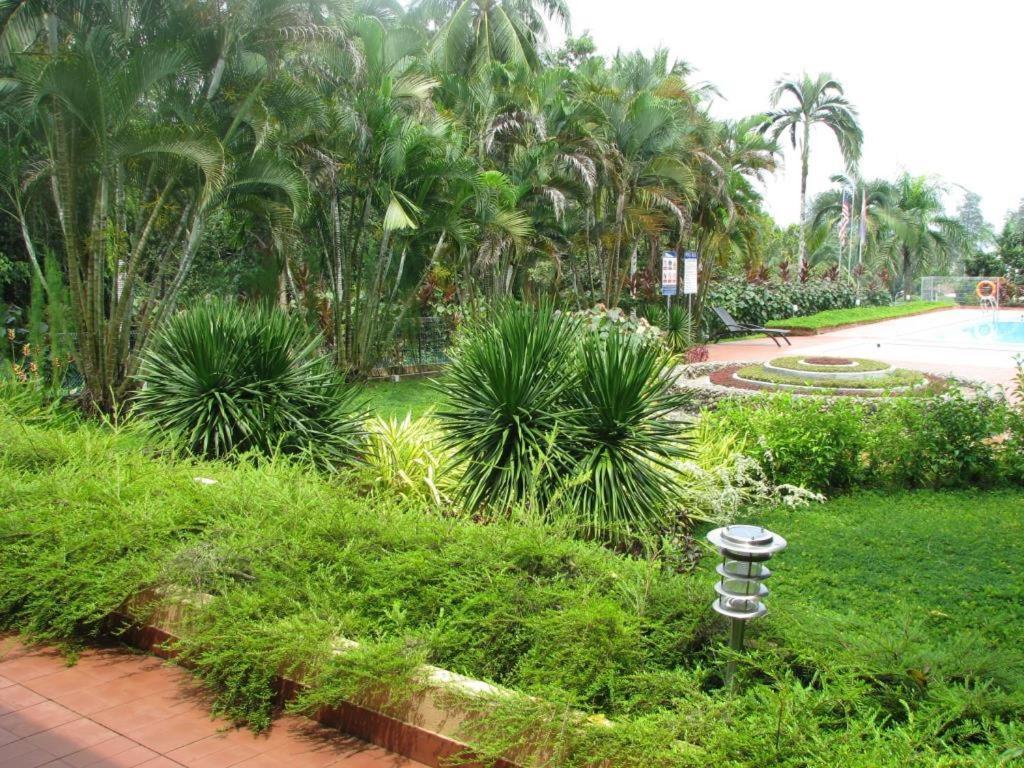Mersing Merlin Inn Esterno foto