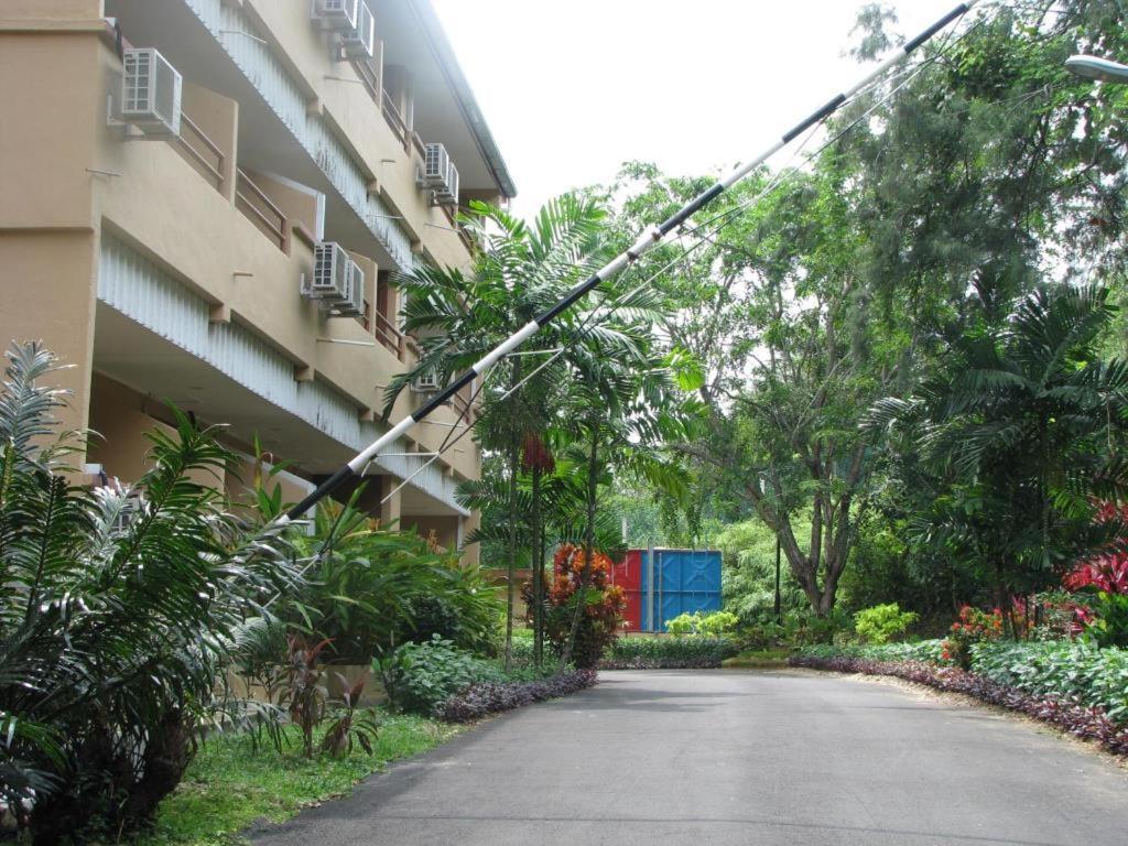 Mersing Merlin Inn Esterno foto